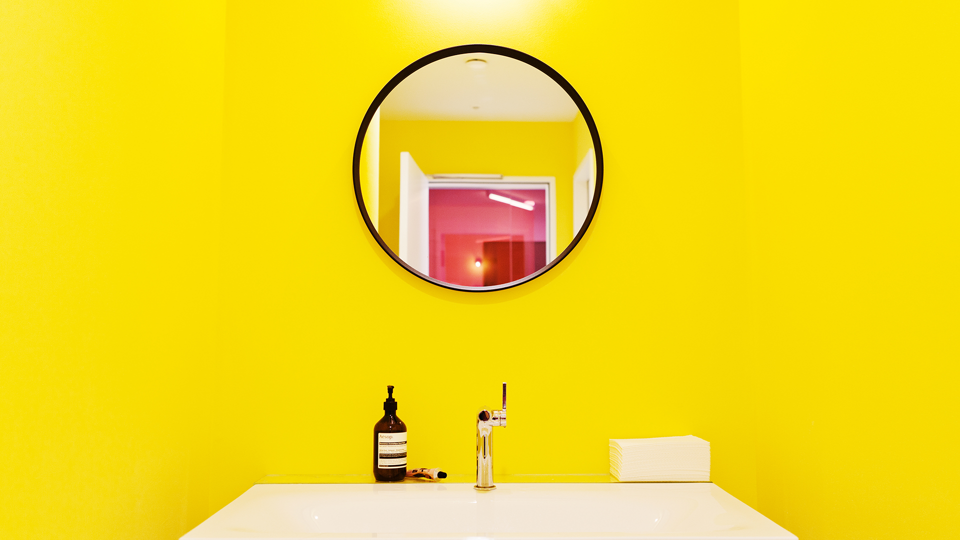 loved-gmbh_about-01_slider-f.jpg