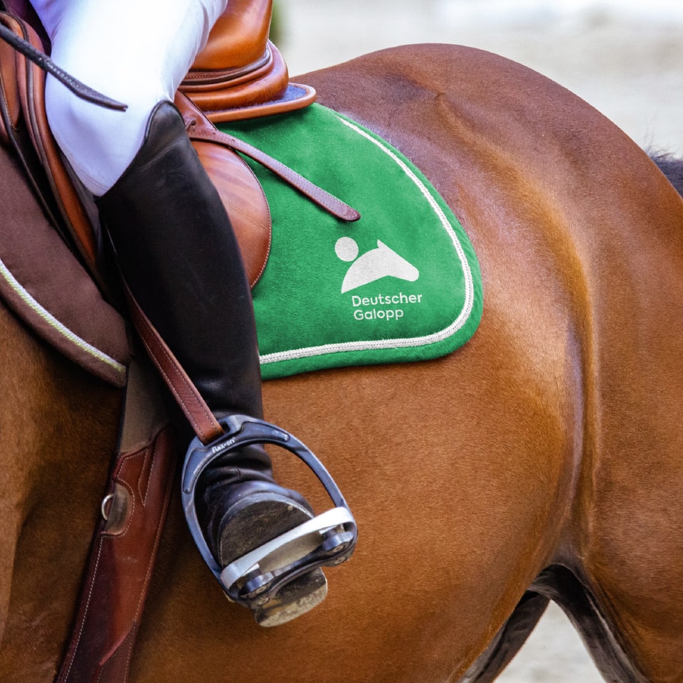 loved-gmbh_branding_deutscher_galopp-12.jpg
